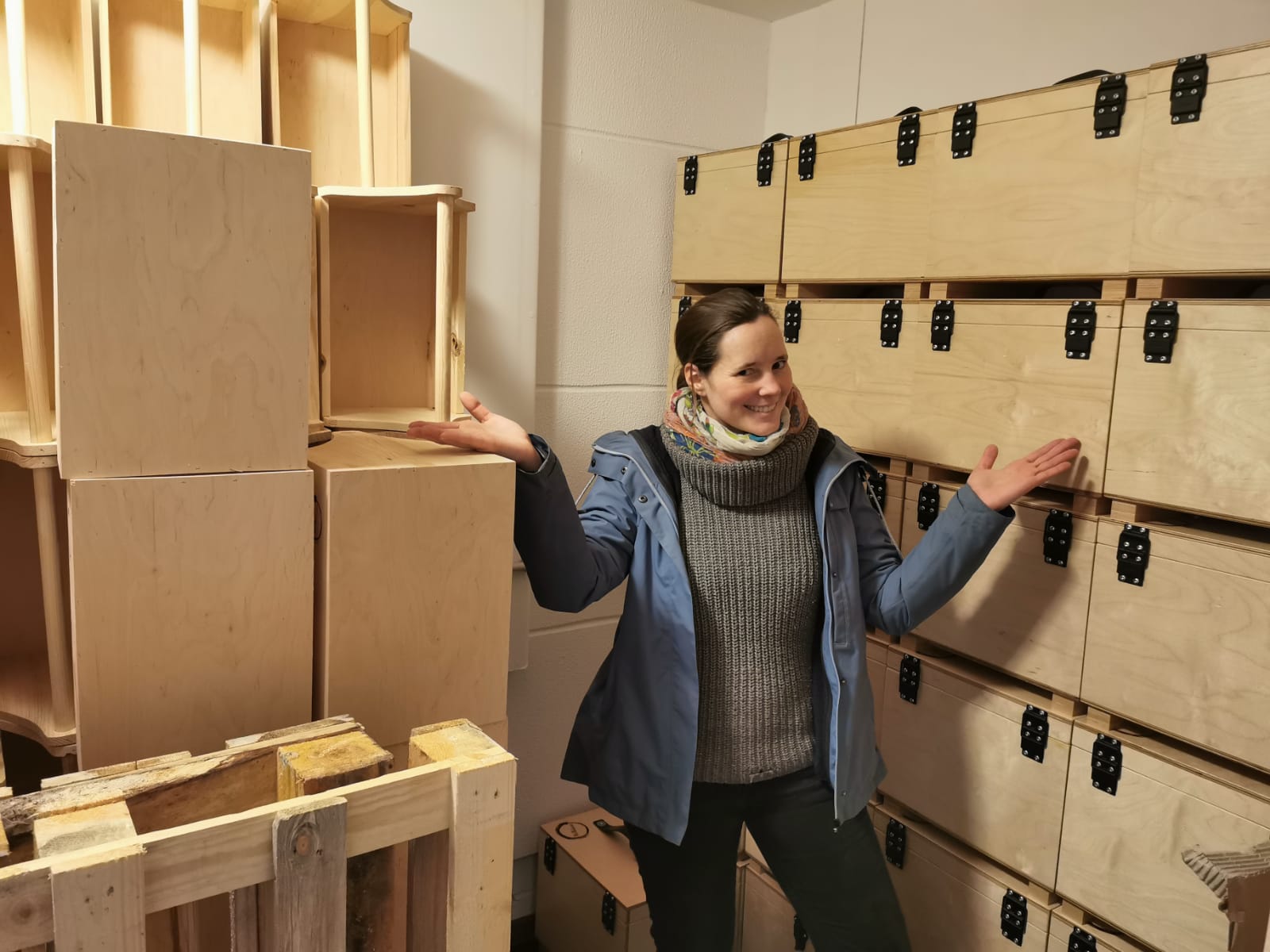 Anlieferung der nachhaltigen Holzputzkisten